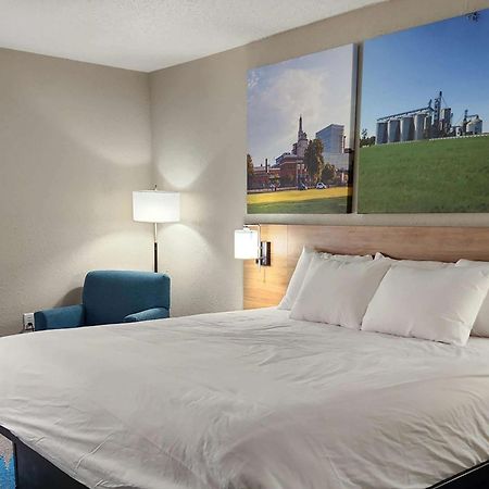 Days Inn By Wyndham Davenport Exteriér fotografie